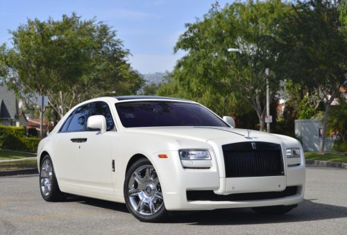 2010 rolls royce ghost pano roof, rear theatre package, visible exhaust, da1