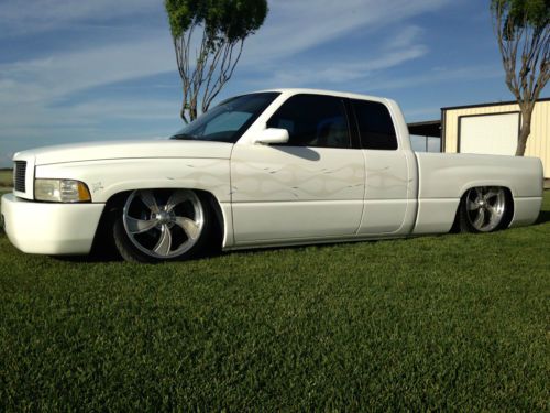 Bagged custom 99 dodge pickup with 22 inch intro&#039;s shaved with kustom paint