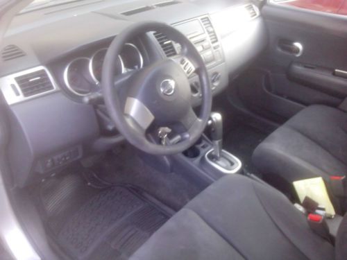 2008 nissan versa sl hatchback 4-door 1.8l