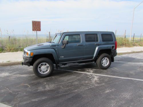 Excellent condition, clean, 2006 hummer h3 mid-blue