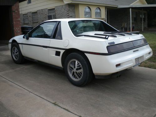 1988 pontiac fiero coupe 2-door 2.5l