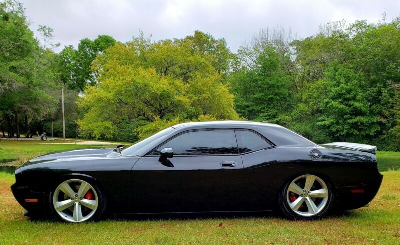 2009 dodge challenger srt8