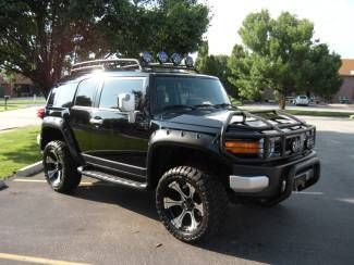 2011 toyota fj cruiser 17k miles loaded $10000 in up grades free shipping