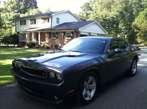 2013 dodge challenger r/t 6 speed manual low miles - like new