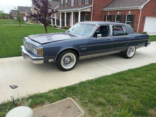 1983 oldsmobile 98 regency brougham sedan 4-door 5.0l