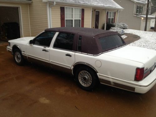 White,mint condition,executive edition,lincoln,town car,burgundy interior,good