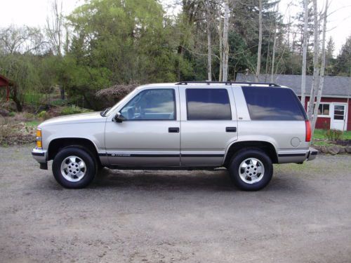 1999 chevrolet tahoe lt 4wd 4dr.rust free,adult owned,leather loaded,very nice