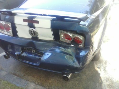 2006 ford mustang base coupe 2-door 4.0l wrecked