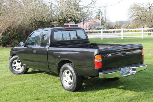 Purchase used 1998 Toyota Tacoma 2WD Xtracab, Low miles, excellent