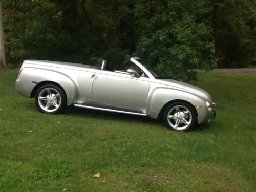 2004 chevrolet roadster/convertible pick up truck