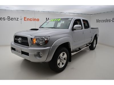 2011 toyota tacoma, clean carfax, 1 owner, back up camera, beautiful!