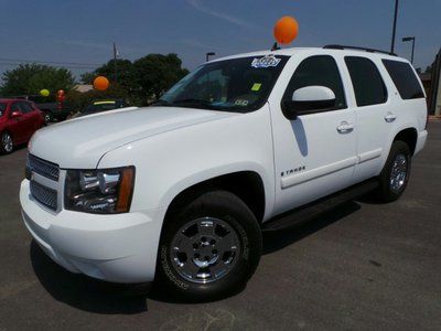 White,leather,entertainment center,navigation,3rd row,bucket seats,parking aid.