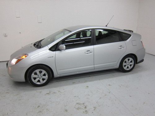 Hybrid good gas mileage alloy wheels clean carfax well cared for