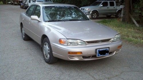 1996 toyota camry le sedan 4-door 3.0l sun roof