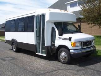 2005 limousine executive bus 13k mis!!! gas eng new interior &amp; paint - no rust!!