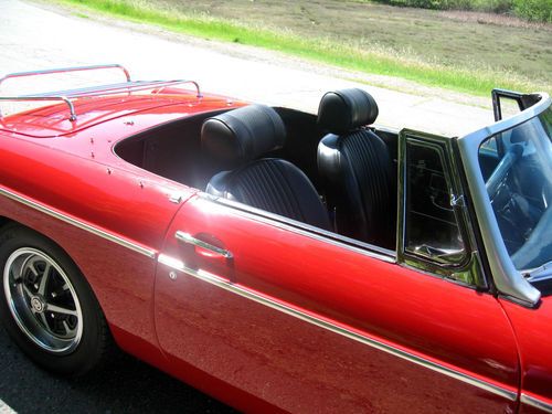 Awesome 1971 mgb red new paint overdrive tires brakes interior tr-6 tr4 tr3 tr6