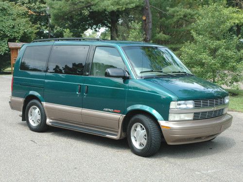 2000 chevy astro  passenger family mini van, extra clean! awd