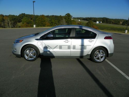 buy-used-2012-chevrolet-volt-base-hatchback-4-door-1-4l-tax-credit