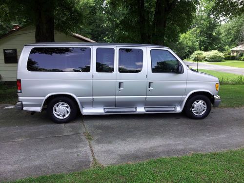 2001 ford e-150 econoline club wagon xlt standard passenger van 2-door 5.4l