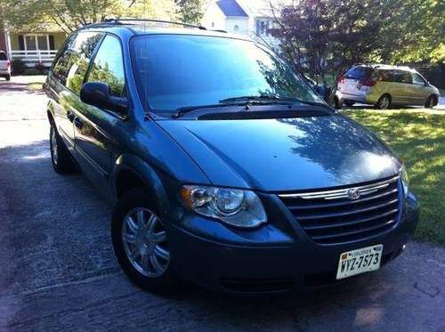 2007 chrysler town &amp; country low miles 79k, touring, dvd, power, clean