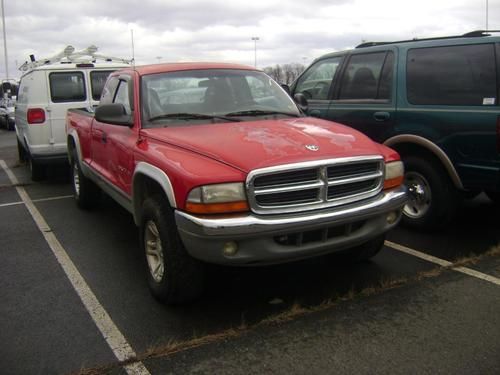 2001 dodge dakota extended cab 4x4 auto trans, bad trans tow it away, needs tran