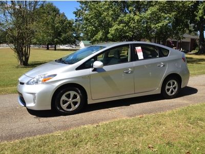 2013 prius 88 miles, silver repairable repaired salvage rebuilt %100 ready to go