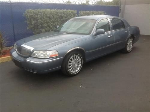 2004 lincoln town car great conditon, great car and cheap, we finance everyone