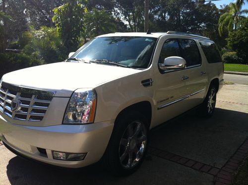 Fully-loaded dealer-maintained 2008 cadillac escalade esv awd!!!!
