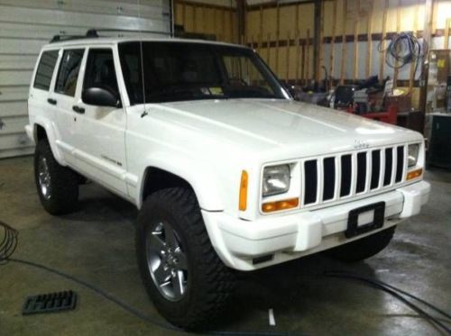 2001 white jeep cherokee limited- lifted- 4wd- leather- good miles &amp; sexy