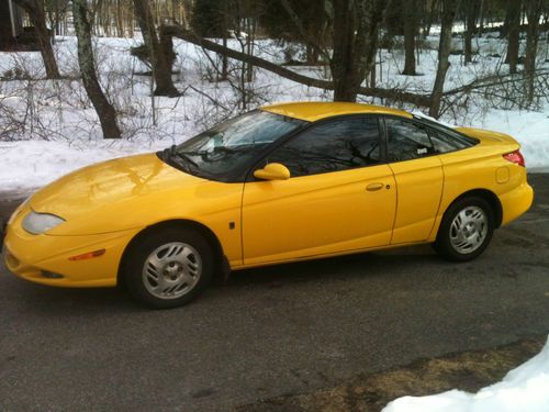 Yellow 2001 saturn sc2 base coupe 3-door 1.9l i4 5 speed manual 40+ mpg