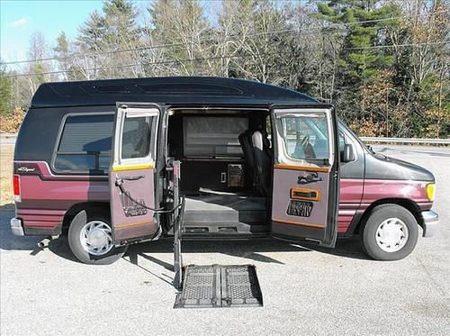 1997 ford e150 handicap wheelchaie van, deluxe pac       no reserve