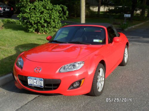Like new 2009 red mx-5 by original owner with 29,500 miles