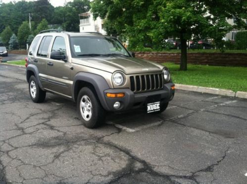 2004 jeep liberty sport loaded sunroof   4x4  low reserve bin contact abe