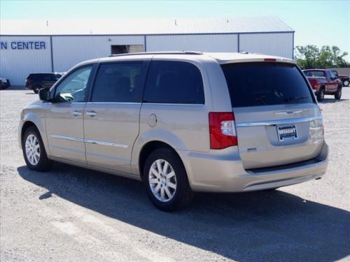 2014 chrysler town & country touring