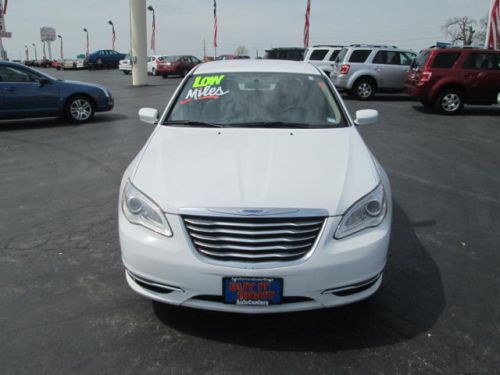 2013 chrysler 200 lx
