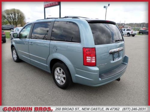 2010 chrysler town & country touring