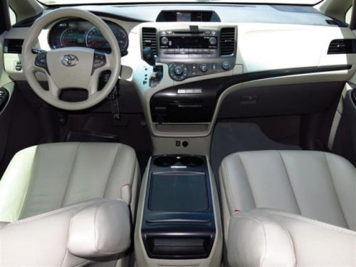2012 toyota sienna le