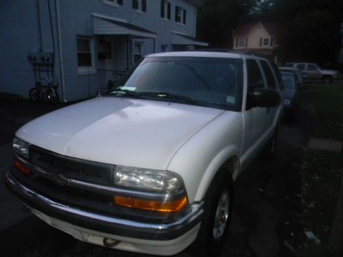2001  chevrolet &#034;chevy&#034; blazer ls  4wd suv with low miles - no reserve!!