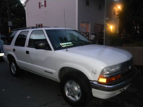 2001  Chevrolet "Chevy" Blazer LS  4WD SUV WITH LOW MILES - NO RESERVE!!, image 2