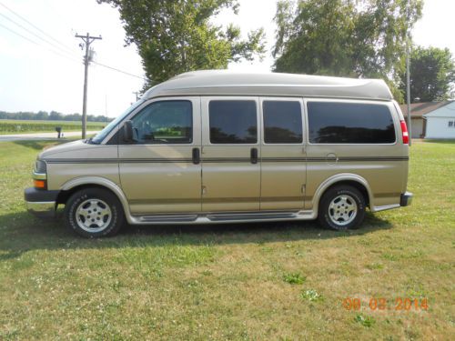 2005 custom tan chevrolet express van