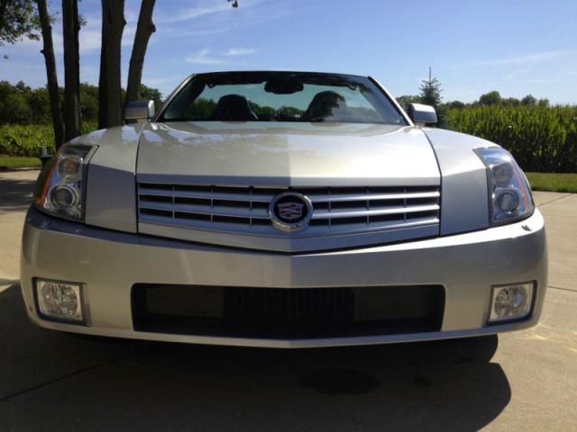 Cadillac xlr base convertible 2-door