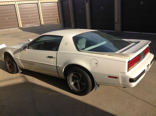 1988 pontiac firebird coupe 2-door 5.0l 113k runs great (video) well maintained