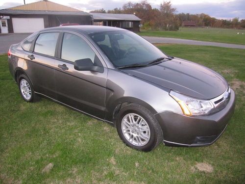 2010 ford focus se sedan 4-door 2.0l low miles; rebuilt salvage title