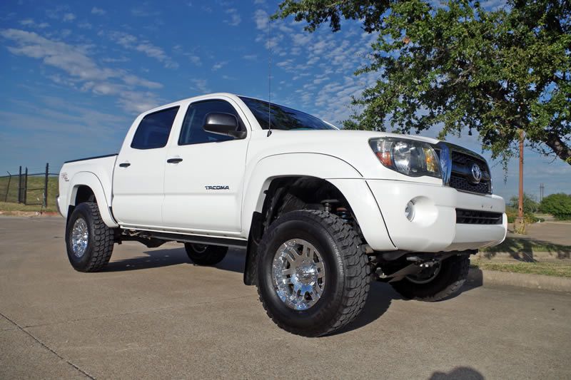 <br />
2011 toyota tacoma double cab trd custom 4x4, lift kit, 37k miles, jbl audio!<br />
