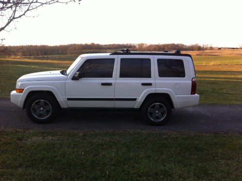 2006 jeep commander base sport utility 4 door 4.7l white auto 4x4 excellent