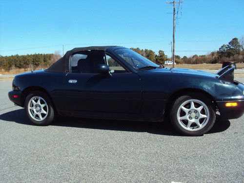 1996 mazda miata base convertible 2-door 1.8l runs 100% cosmetically challenged