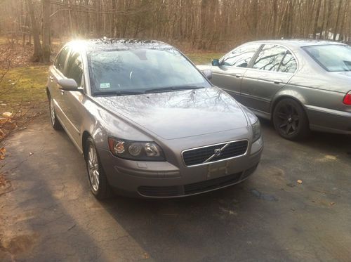 2005 volvo s40 i sedan 4-door 2.4l