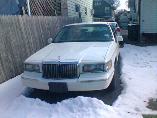 1997 lincoln town car signature series 4-door 4.6l