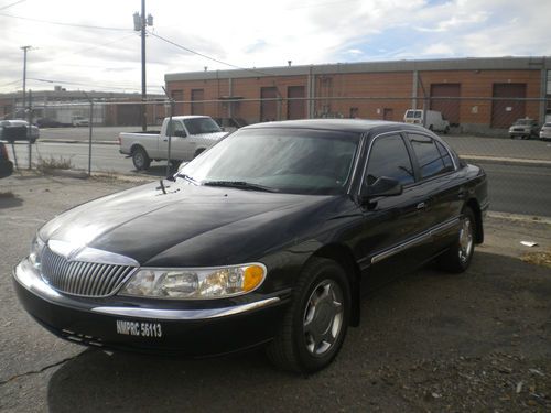 Lincoln continental runs &amp; drives great black year 2000