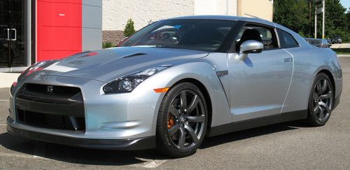 2010 nissan gt-r premium